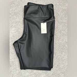 NWT FAUX LEATHER BLACK LEGGING EXCELLENT QUALITY LOOK GREAT ON!!
MACHINE WASH
